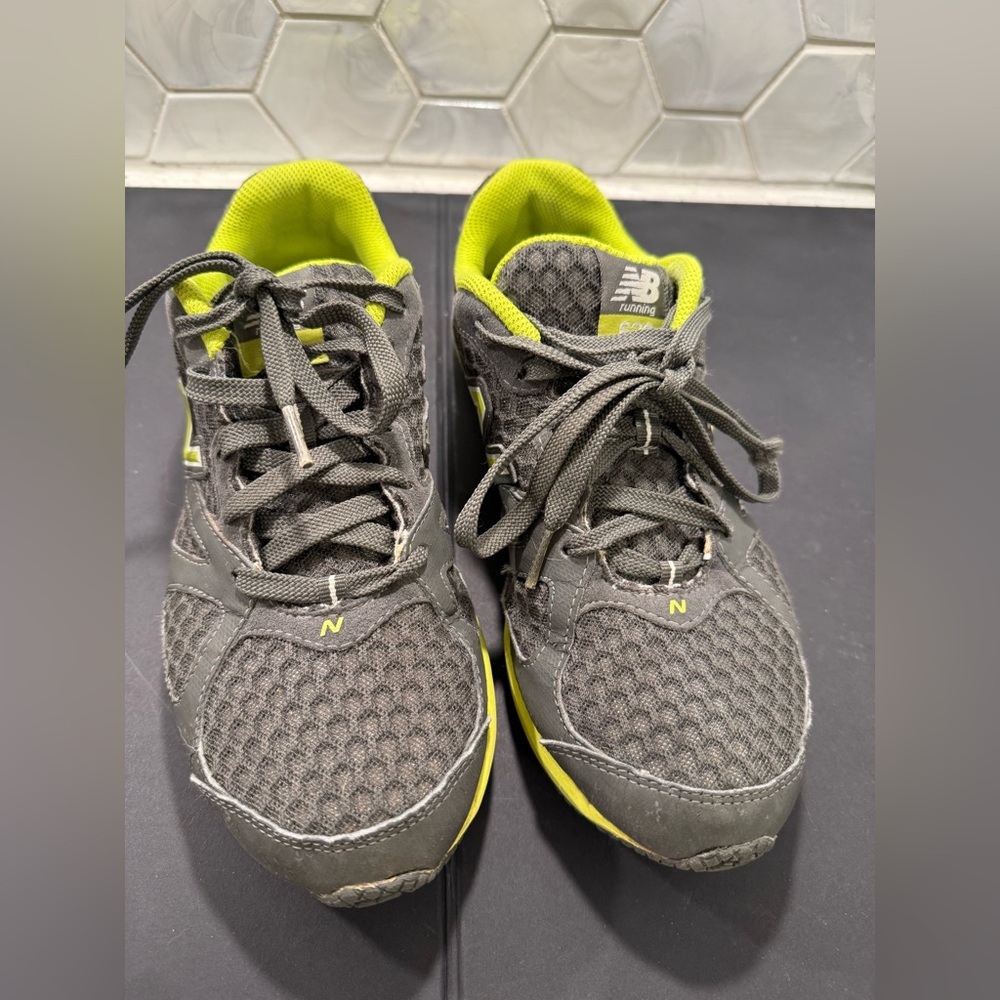 New Balance Woman’s 630 Gray & Lime Green Running Shoes Size 8.5 - Picture 2 of 10